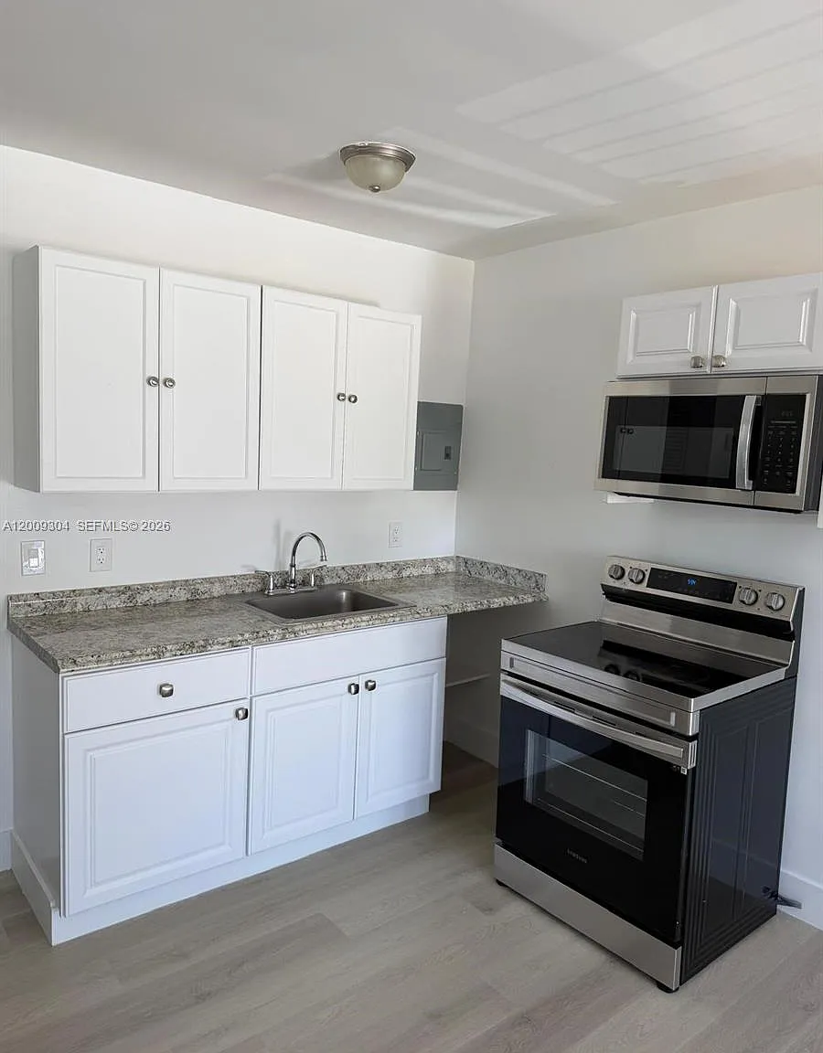 1 bed, 1.0 bath, $1,600 — Photo 4