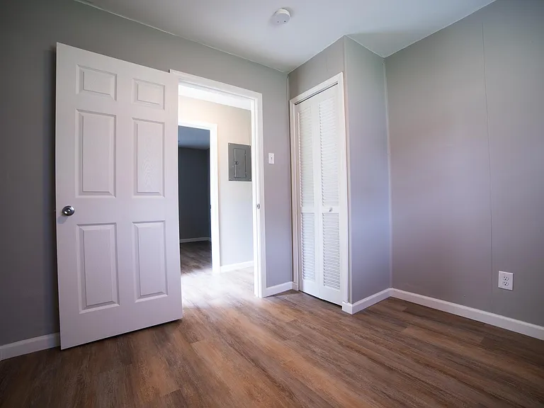 2511 N Baker Ave — Photo 6