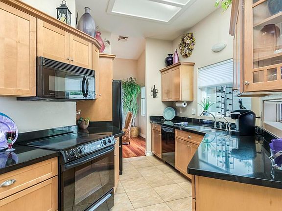 5th image of 434 W Tierra Buena Ln