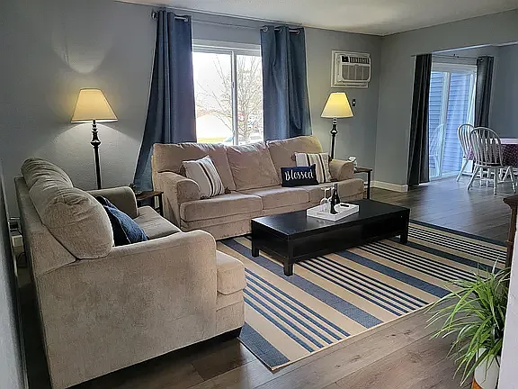 2 bed, 1075 sqft, $1,610 — Photo 2