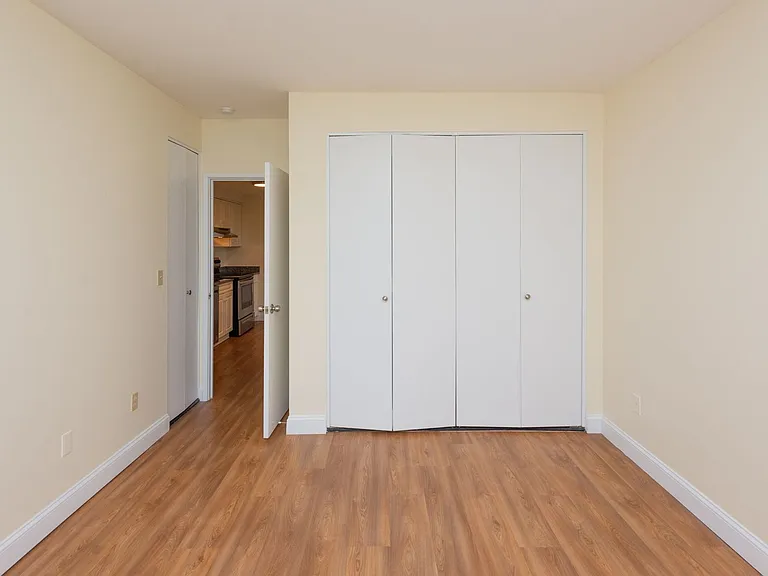 Lakewood Apartments — Photo 55