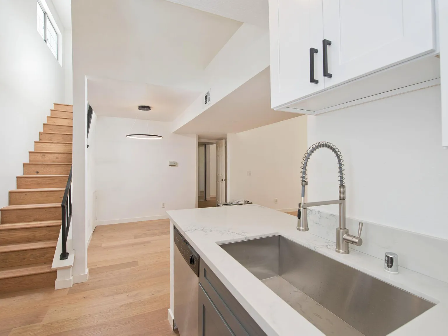 5540 Owensmouth Ave — Photo 4
