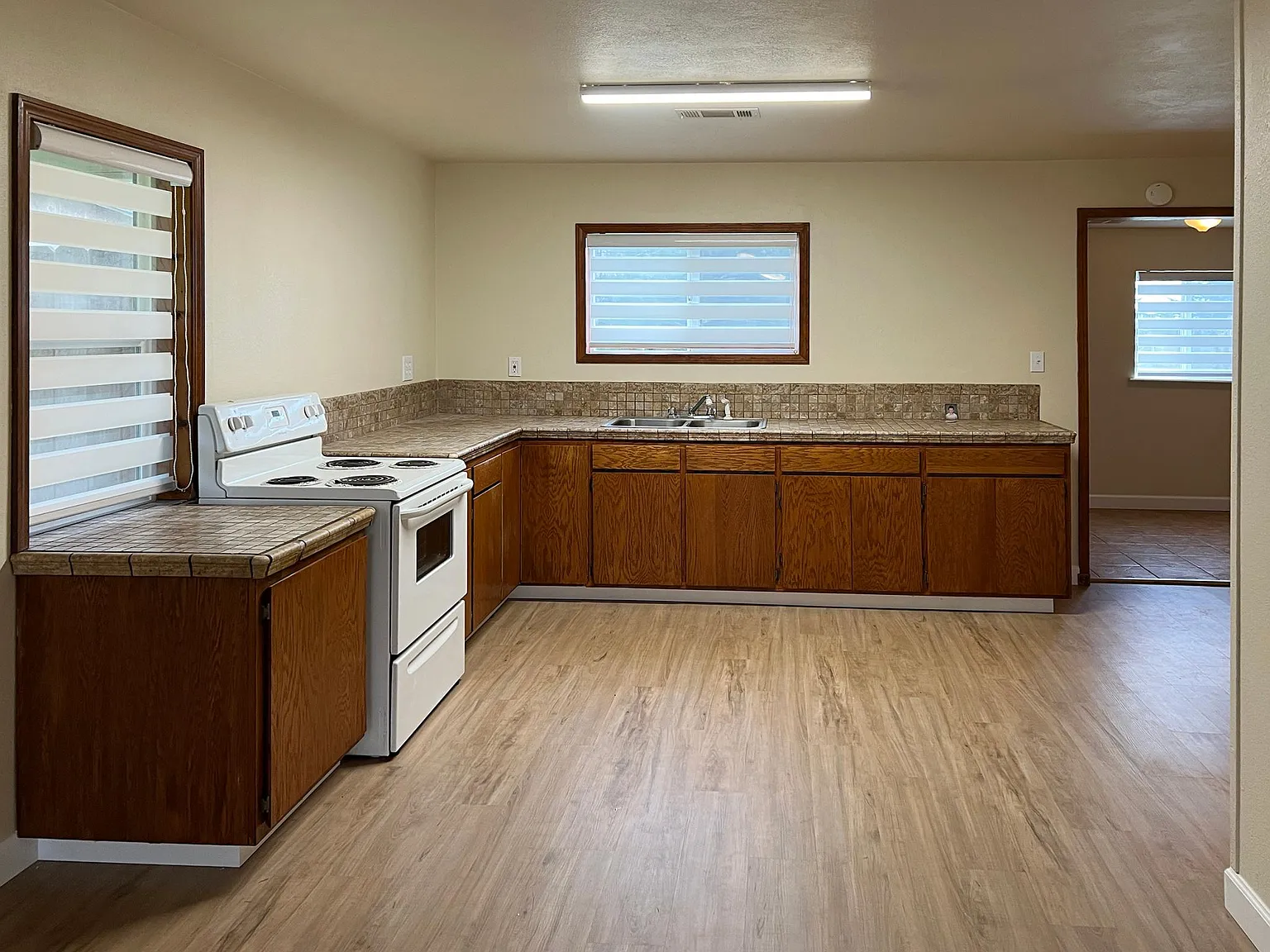 2 bed, 1100 sqft, $1,600 — Photo 3