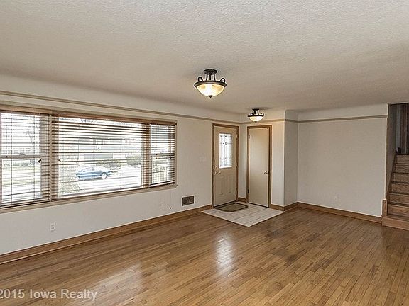 5th image of 3200 Hillsdale Dr