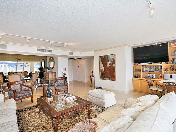 4th image of 1000 Island Blvd #1402