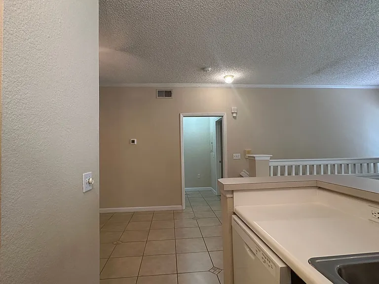323 Arbor Lakes Cir — Photo 8