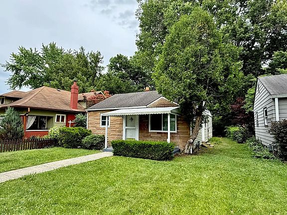 2nd image of 4235 Rookwood Ave
