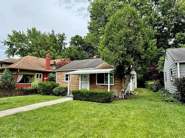 4235 Rookwood Ave — Photo 2