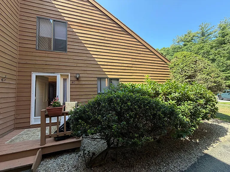 40 Danforth Ct — Photo 2