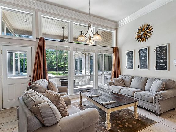 5th image of 204 Tchefuncte Parc Ct
