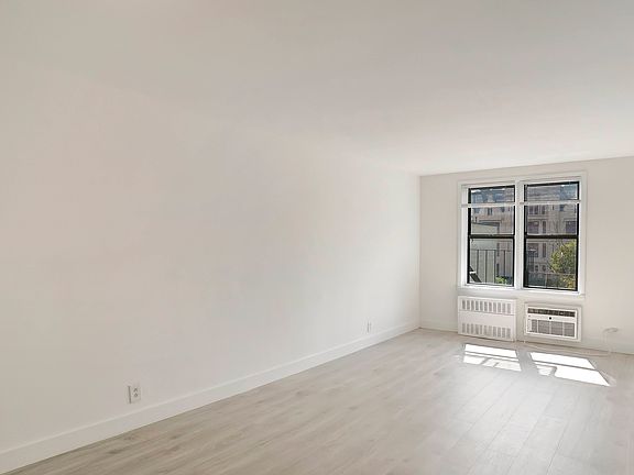 3rd image of 315 E 21st St APT 5C