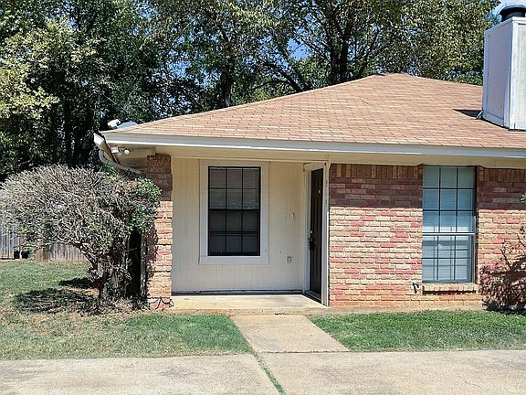 2nd image of 819 N Mesquite St