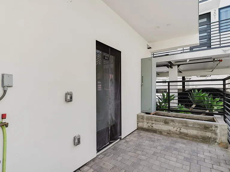 536 E San Jose Ave — Photo 25
