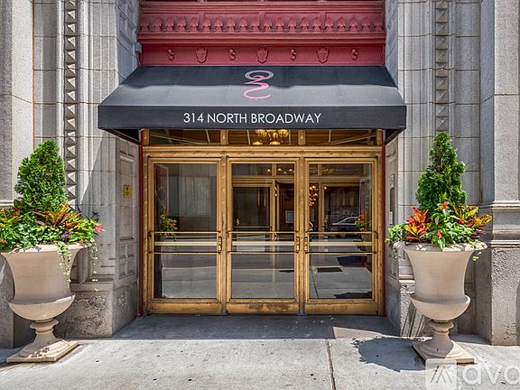 3rd image of 314 Broadway N #1504