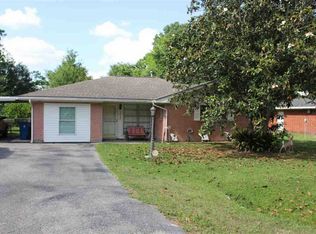 324 W Cypress Ave, Winnie, TX 77665