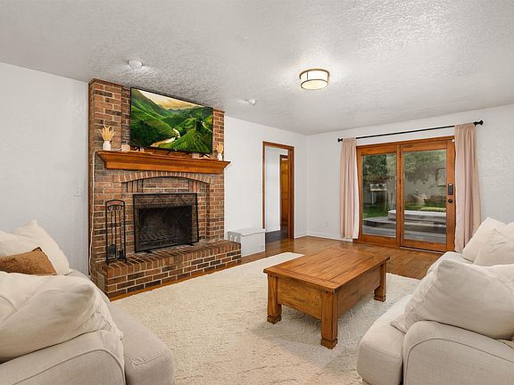 5th image of 2105 Stonewood Cir
