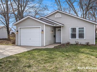 490 W 22nd St, Holland, MI