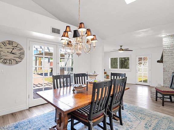 4th image of 1704 E Solano Dr