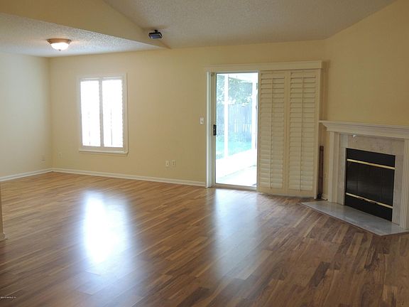 2nd image of 403 Willow Green Dr