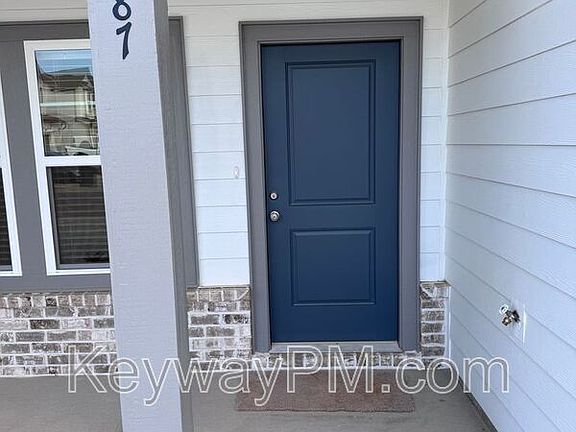3rd image of 587 Yuma Ln