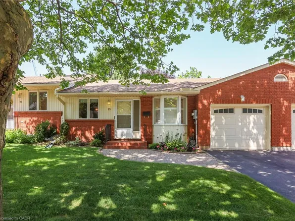 23 Robinson St N, Grimsby, ON L3M 3C8