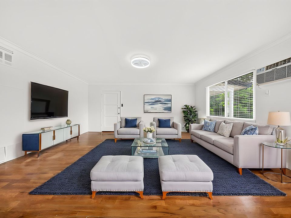 1st image of 5722 Hazeltine Ave #5722