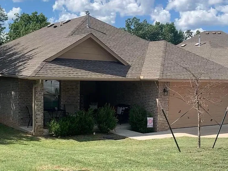 1025 Creekside Dr — Photo 2
