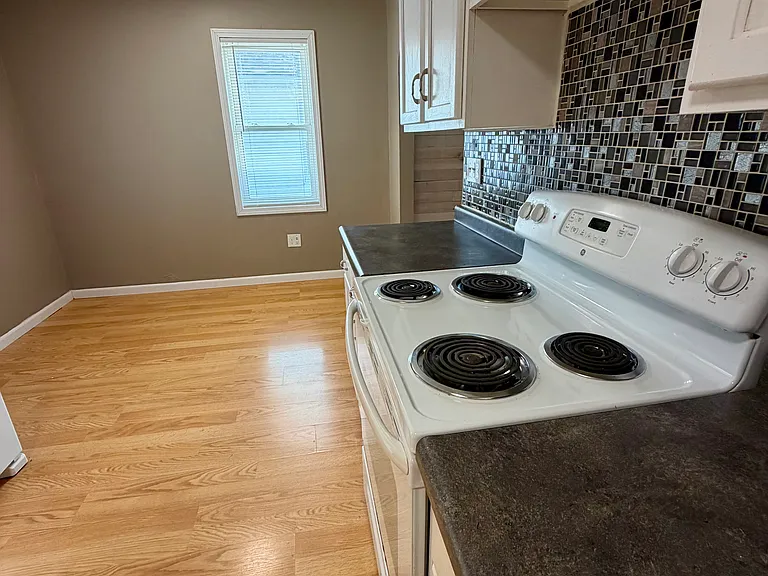 3809 Larchmont St — Photo 13