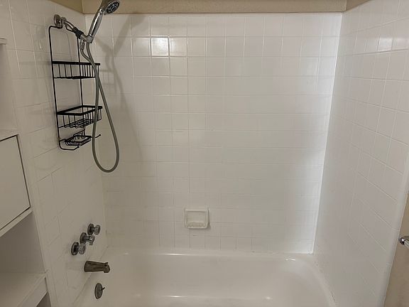 3rd image of 505 Thompson Ave APT B