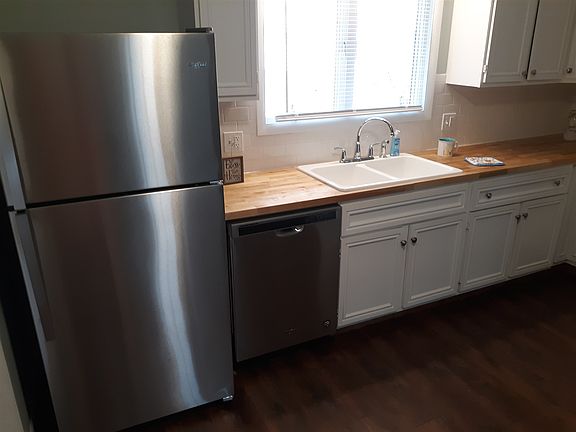 3rd image of 464 W Green St