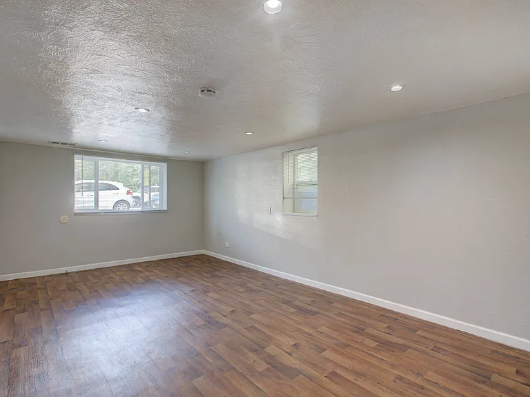 1030 N Washington St — Photo 14