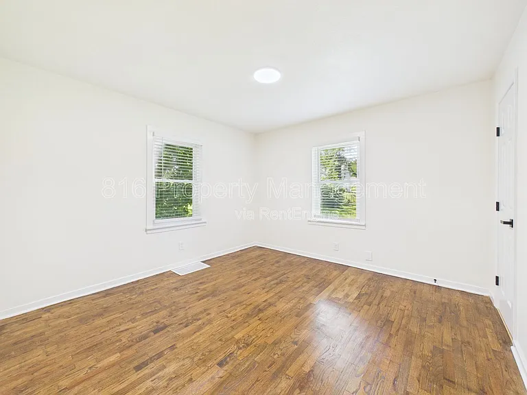6607 NE 49th St — Photo 12