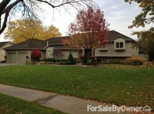 9950 Essex Dr, Omaha, NE 68114