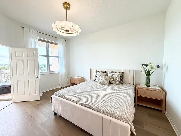 804 E Windward Way #Penthouse 15 — Photo 17
