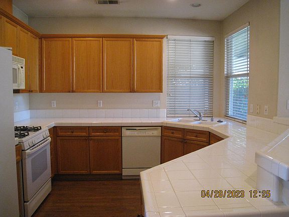 5th image of 642 Peachcrest Dr