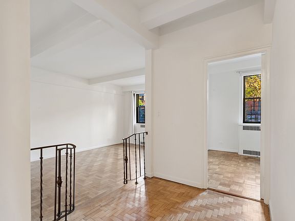 2nd image of 75 Park Ter E APT D10