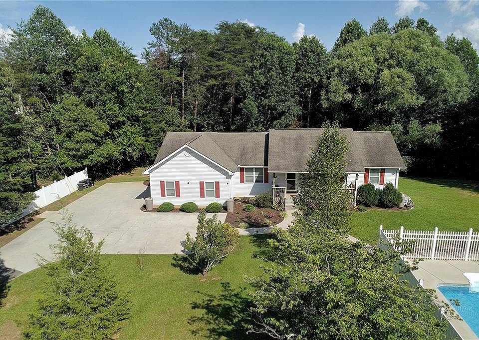 1st image of 116 Brittwood Dr