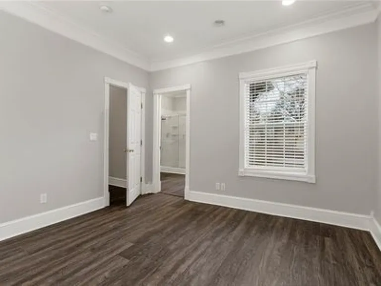 810 W Truman Rd — Photo 4