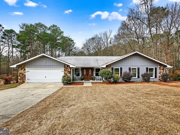 135 Ken Cir, Fayetteville, GA 30214