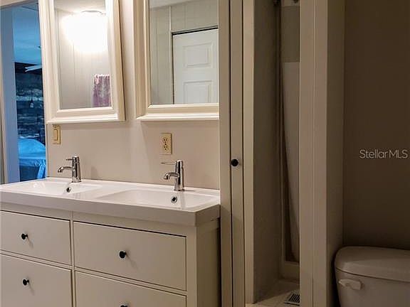 5th image of 4454 Red Oak Ln #11