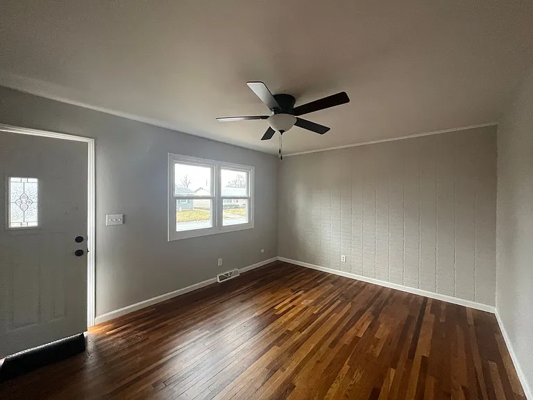 1760 Fairmont Dr — Photo 6