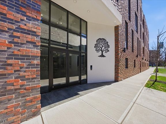 4th image of 21 Lincoln Park #LL2
