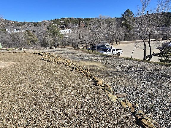 4th image of 410 White Spar Rd