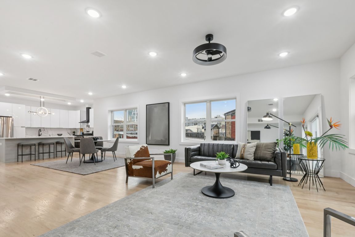 Beacon Ave Unit 2-S0611-011.jpg