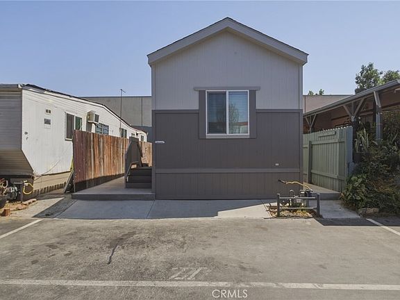 3rd image of 7650 Balboa Blvd Space 27
