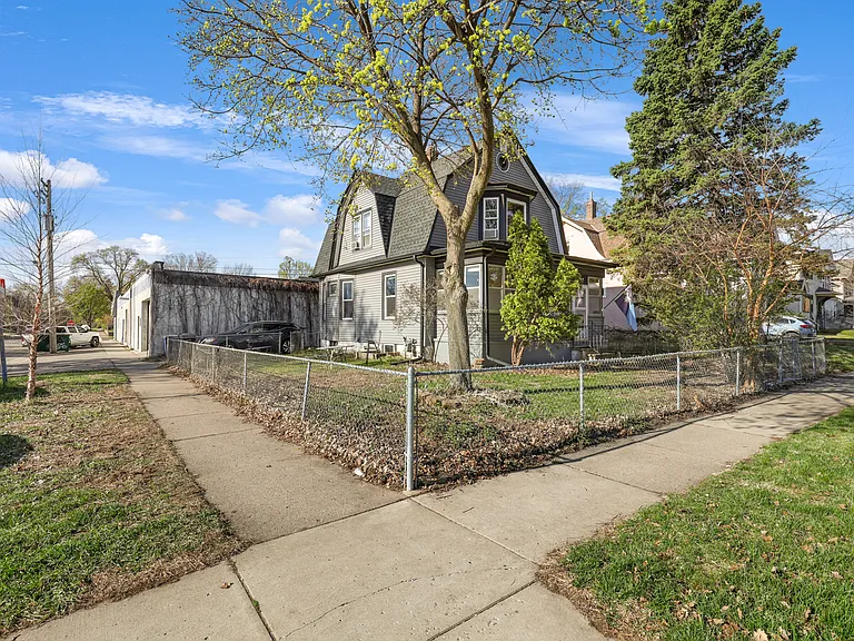 1758 Dayton Ave — Photo 2