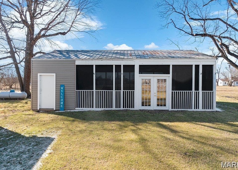 2nd image of 511 Dixie St