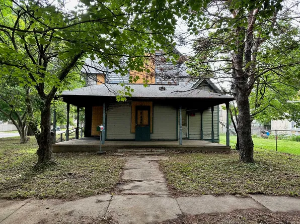 1519 Fuller St, Winfield, KS 67156