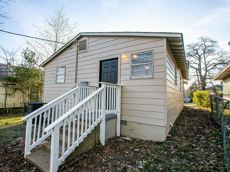 3119 S Izard St — Photo 16