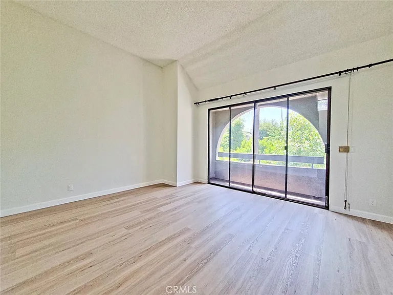 5345 White Oak Ave #G — Photo 12